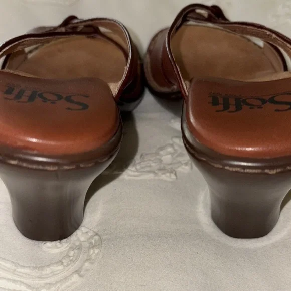 Women's Sofft Brown Sandals - Picture 4 of 6